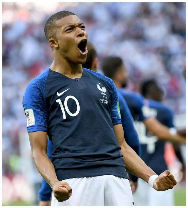 “艺术家”爱艺术，队报：谢尔基是资深艺术爱好者（队报：被称为“艺术家”的谢尔基对艺术痴迷，堪称资深爱好者）