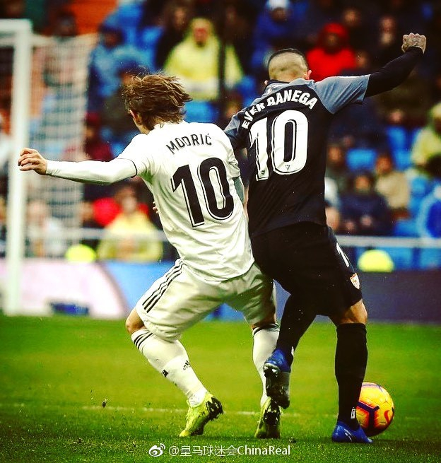 半场战报：弗赖堡1-0圣保利，铃木唯人建功（上半场结束：弗赖堡1-0领先圣保利，铃木唯人破门）